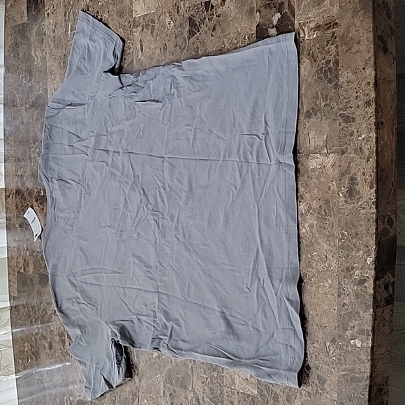 New Express V-Neck Graphic Tee - Picture 7 of 8